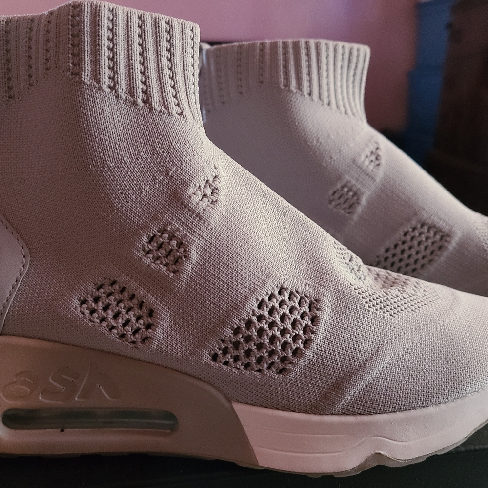 Ash Sneakers